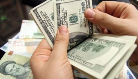 عضو هیئت رییسه اتاق بازرگانی اصفهان: بازگشت امنیت خاطر به مردم با ارز تک نرخی/ واردکنندگان کالا قاچاقچی یا محتکر نیستند
