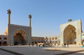 Isfahan : City of Old Mosques