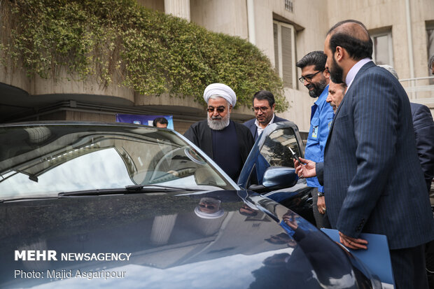 Rouhani unveiled 4 new, optimized domestic cars