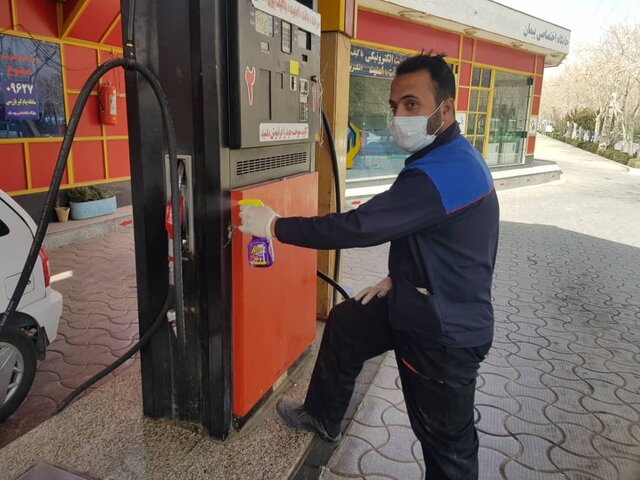 کاهش فروش ۳۰ درصدی بنزین در اصفهان در پی شیوع کرونا/ ضدعفونی جایگاه‌ها در ۶ نوبت