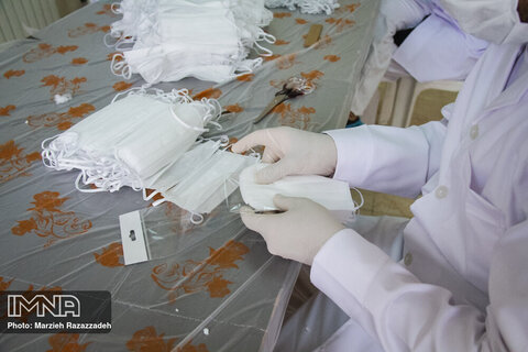 روزانه ۵۰۰ هزار ماسک در اصفهان تولید و توزیع می‌شود