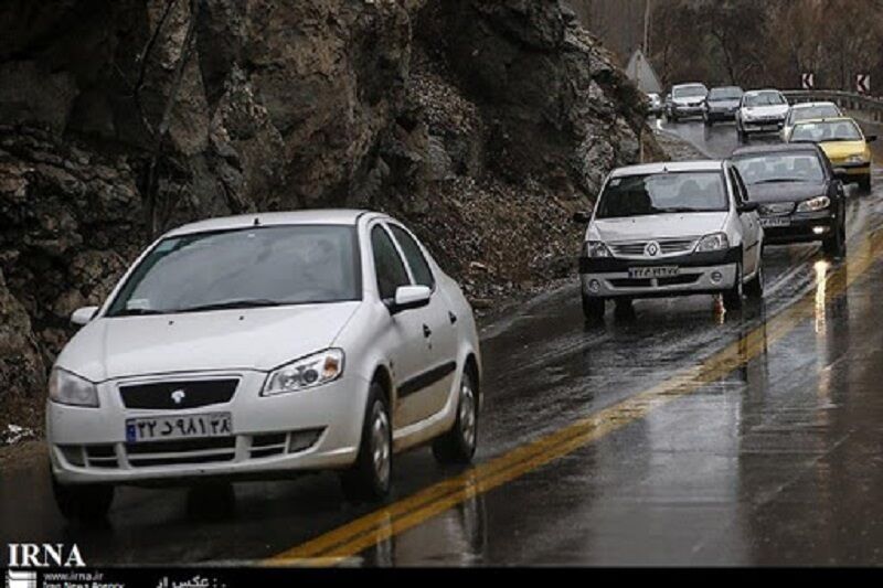 پلیس راه اصفهان نسبت به لغزنده بودن جاده‌ها هشدار داد