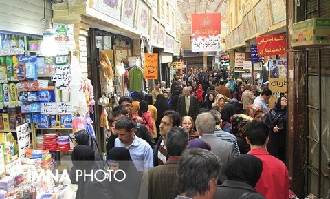 نگران تأمین اقلام اساسی نباشید/ انبارهای استان پر از کالا است