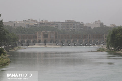 هوای اصفهان در وضعیت بنفش؛ شاخص کیفی هوا به ۲۲۶ رسید