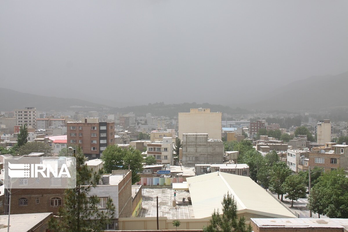 شهروندان اصفهانی به دلیل آلودگی هوا از تردد غیر ضروری پرهیز کنند