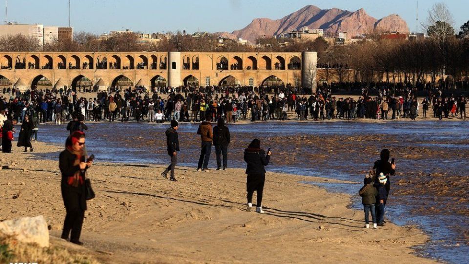 نظاره هولناک جریان زندگی بدون ماسک، بدون فاصله اجتماعی!