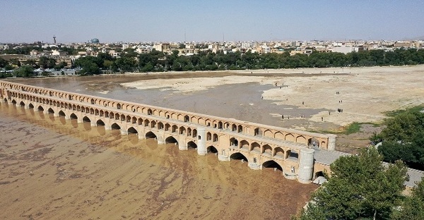 جریان دائمی رودخانه زاینده‌رود مطالبه ملی است