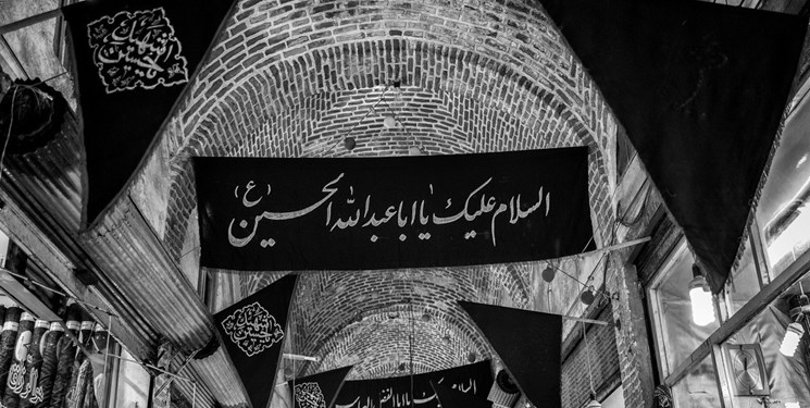 بیش از ۱۸۰ هزار پرچم عزاداری امام حسین (ع) در شهر توزیع شد