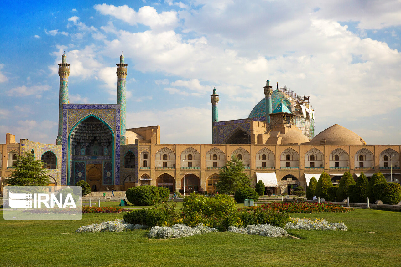 برداشتن کاشی‌های معیوب گنبد مسجد امام اصفهان