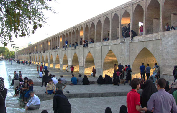 امکانات اصفهان با سیل مهاجرت به این شهر همخوانی ندارد
