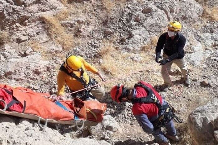 سقوط از کوه صُفه اصفهان ۲ کشته و یک مصدوم برجا گذاشت