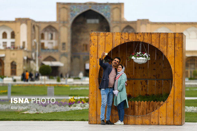 گردشگری اصفهان می‌تواند ایران را آباد کند