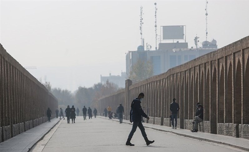 اصفهانی‌ها، فروردین امسال هوای پاکِ کمتری تنفس کردند