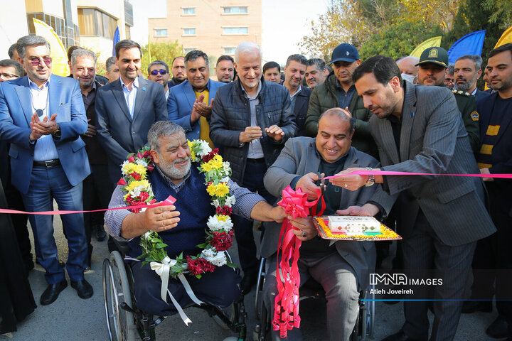 رونمایی از نخستین سامانه حمل‌ونقل معلولان در اصفهان