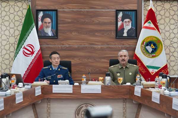 Iran, China to strengthen defense ties, academic collaboration