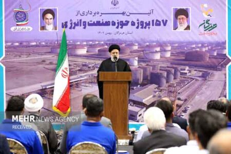 Raisi inaugurates 157 industrial, energy projects in Hormozgan