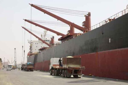 Loading, unloading of oil products in ports up 4% in 10 months yr/yr