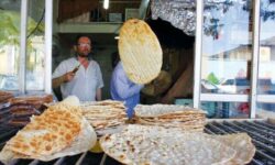 پخت و توزیع نان صلواتی در میدان امام علی (ع) تا ۹ فروردین ماه