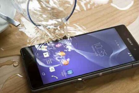 Safely Remove Water from a Charging Port on Android & iPhone