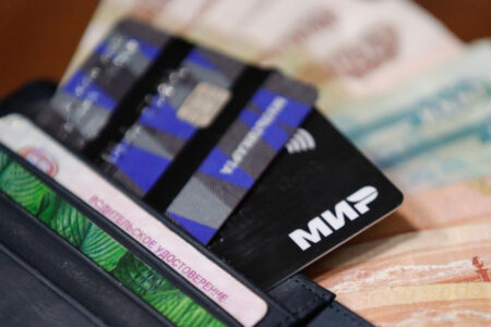 Iran preparing financial infrastructure to accept Russian credit cards: Report