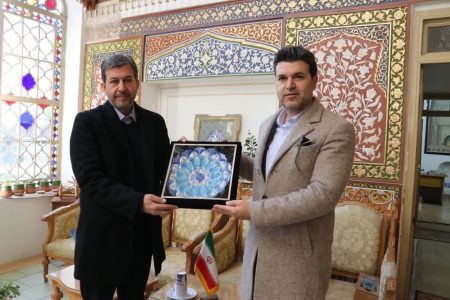 تورگردانان ازمیری را برای یک سفر به اصفهان بیاورید