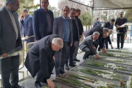وزیر میراث فرهنگی،گردشگری و صنایع دستی به مقام شامخ شهدای اصفهان ادای احترام کرد