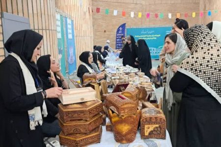 ایستگاه مترو امام حسین (ع) بازارچه صنایع دستی شد