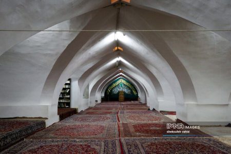بازگشایی درهای بقاع متبرکه برای اسکان ضروری مردم