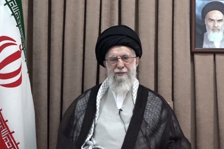 ملت محکم می‌ایستد و تسلیم نخواهد شد