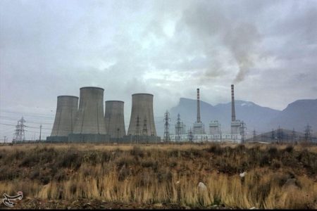 نیروگاه شهید منتظری اصفهان همچنان مازوت می‌سوزاند؛