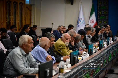 لزوم توجه به تولیدکنندگان و اهمیت دفاع از بخش کشاورزی