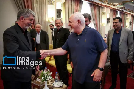 با کتاب‌های استاد به دنیا می‌گفتیم این ایران است