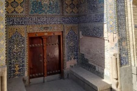 کاشی‌ها سرقت نشده‌اند، مرمت می‌شوند و برمی‌گردند