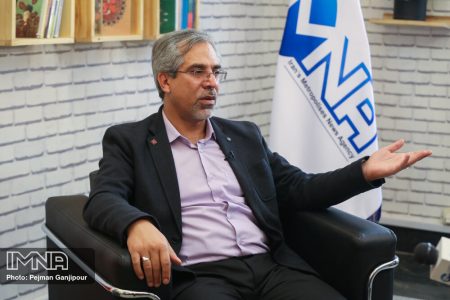 سلبریتی‌ها و سیاسیون دست از سر آب اصفهان بردارند