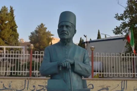 نصب مجسمه اقبال لاهوری در شهر