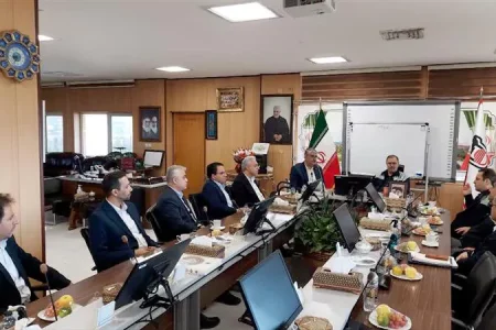 مدیرعامل ذوب آهن در دیدار با مسئولین بانک صادرات استان اصفهان