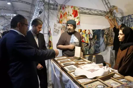 پیگیری مطالبات هنرمندان صنایع‌دستی