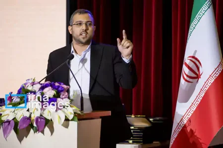 «آیه و آزمایشگاه» دو بال رشد علمی و معنوی دانشگاه