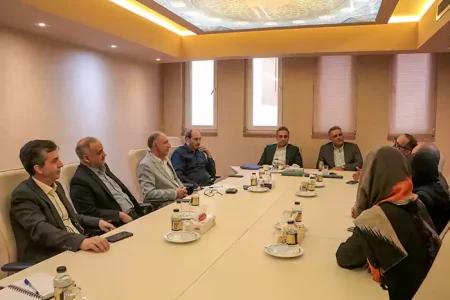 نشست هماندیشی انجمن فرش با هدف برنامهریزی برای نمایشگاه فرش اصفهان برگزار شد