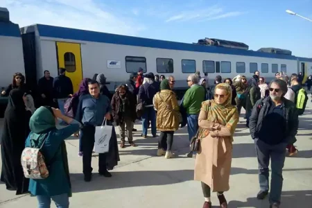 ورود دومین قطار گردشگری مثلث طلایی به اصفهان