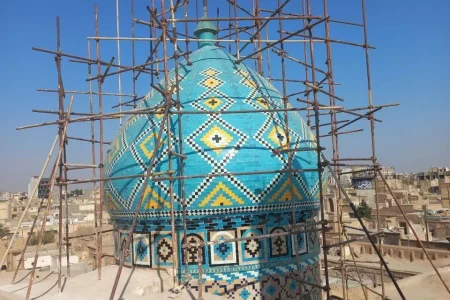 پایان مرمت کاشی‌کاری‌های گنبد زیارت تاریخی طاهر و منصور کاشان