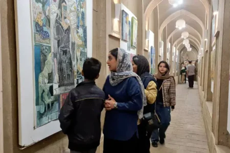 اینجا هر تابلو جهانیست مستقل، با زبانی ویژه