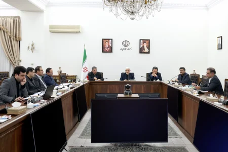 دکتر عارف:‌ کشور باید به وضعیتی پایدار در صنعت نساجی برسد