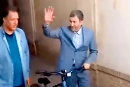 «سلام به دیوار» و یک تلنگر