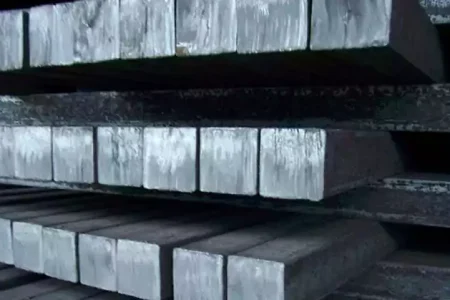 بارگیری نخستین محموله ۶۰۰ تنی کالای شمش فولاد انجام شد