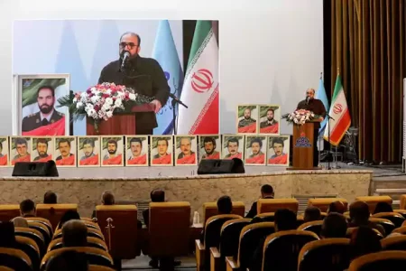 بزرگداشت شهدای کارکنان پالایشگاه اصفهان در دوران جنگ تحمیلی