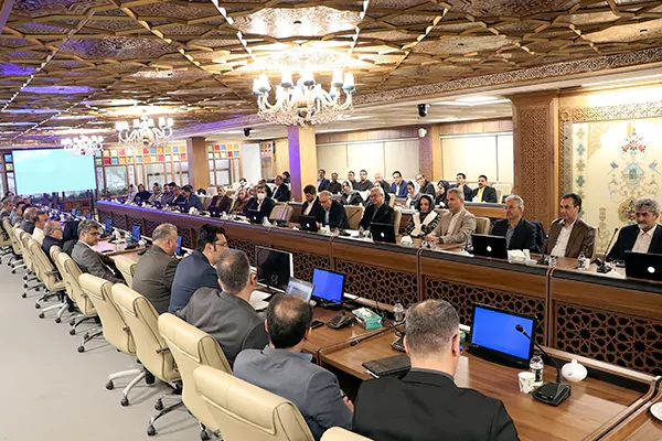 در نشست کمیسیون گردشگری اتاق بازرگانی اصفهان بر ضرورت هم‌افزایی دستگاه‌های دولتی و بخش خصوصی برای توسعه گردشگری استان تأکید شد .