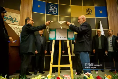 متشکل از ۲۸ حزب اصلاح‌طلب، ۲۶ حزب اصولگرا و ۱۸ حزب مستقل