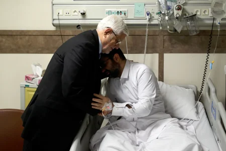 عیادت دکتر عارف از سقاب اصفهانی