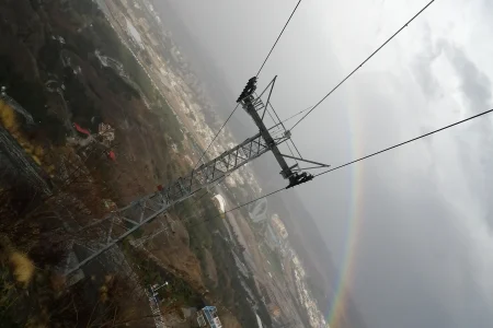 باران آذری در اصفهان از صفه دیدن دارد